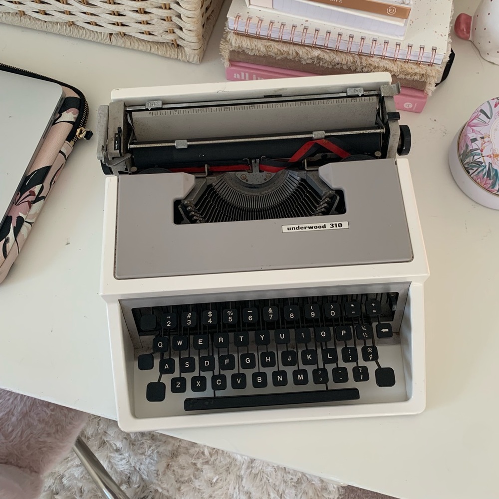 Vintage White Underwood 310 Typewriter - Picture 2 of 5